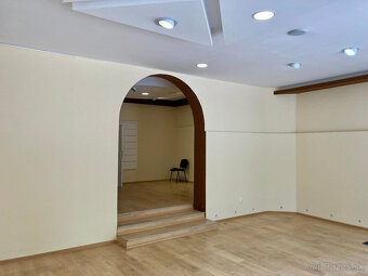 Vkusný obchodný priestor na prenájom v centre Komárna - 5