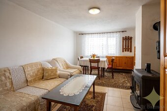 REZERVOVANÉ - Na predaj očarujúca rekonštruovaná chata v B - 5