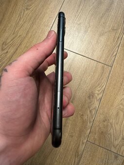 Predám Apple iPhone 11 64gb Čierny - 5