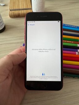 Iphone SE 3. Gen product red - červený - 5