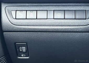 Peugeot 208 1.2i KLIMA PANORAMA TEMPOMAT benzín manuál 60 kw - 5