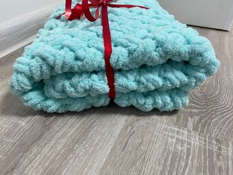 Háčkovaná svetlozelená deka z jemnej eco vlny - 5