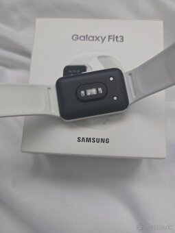 Samsung Fit 3 galaxy hodinky biele b dobrom stave - 5