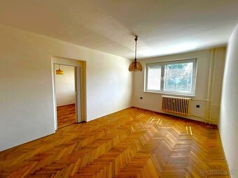 Prenájom slnečný 2-izbový TEHLOVÝ byt s loggiou, nezariadený - 5