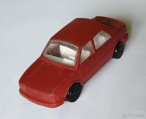 Staré hračky auto - 5