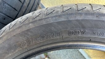 Predam 2 letne Brigestone 255/40R18 dezén okolo 5 mm.rok 202 - 5