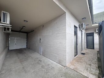 NA PREDAJ Obchodný priestor v centre - KOMÁRNO - 5