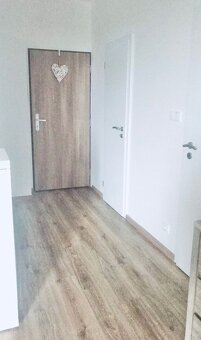 Pokojné bývanie pri lese a jazere – 1-izbový apartmán v Rezi - 5