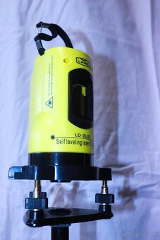 Samonivelačná krížová laserová vodováha + stativ + okuliare - 5