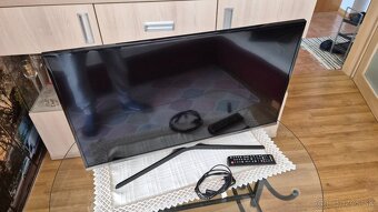 32" Samsung UE32J5100 - 5