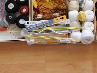 Bavlnky na vyšívanie, háčkovanie a šijacie potreby. - 5