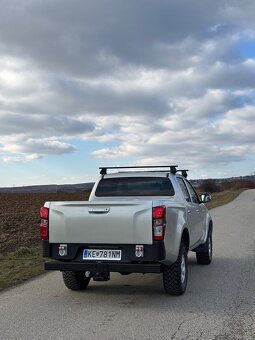 Toyota Hilux 2009 2.5d 4x4 REZERVOVANE DO 9.6 - 5