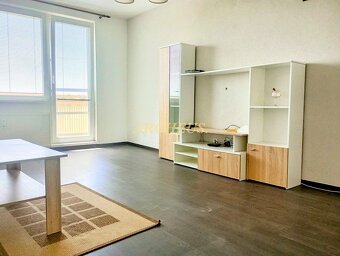 Veľký, komplet prerobený 4i byt s veľkou loggiou Rohožník - 5
