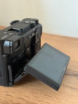 Sony A6400 + Sony 35mm f1.8 OSS - 5