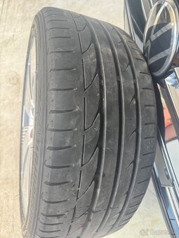 235/40R19 - 5
