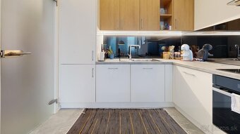 Krásny 3izb.byt v úplnom centre v oplotenom areáli s vlastný - 5