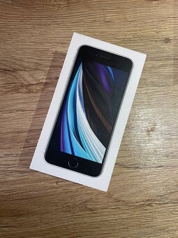 Iphone SE 2020 64gb + sklo + kryt - 5