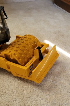 Bruder vibracny valec Caterpillar - 5