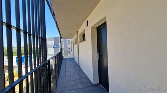 Predaj novostavba 2 izbový byt s balkónom  61 m2 + parkovaci - 5