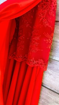 Červené spoločenské šaty s krajkou - 5