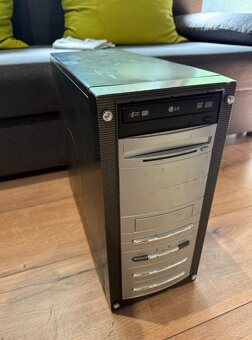 Stolový počítač s Windows XP – ideálny pre staršie programy - 5