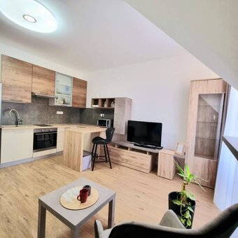 1- izbový, klimatizovaný byt pri City Aréne s parkovacím m - 5