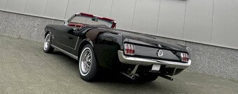 Ford Mustang Convertible - 5