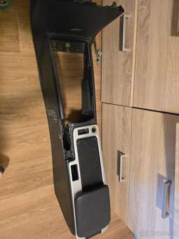 Lakťová operka v celku Volvo v50 - 5