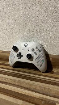Xbox One S - 5