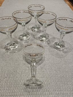 Sklenené poháre na stopke - 5