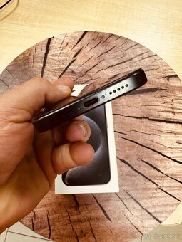 iPhone 15 pro 256 Space Grey batéria 92% originál top stav - 5