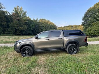 Toyota Hilux INVINCIBLE 2024 - 5