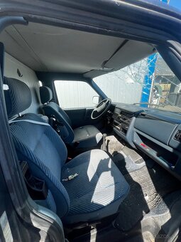 Volkswagen Caravelle T4 2,0i - 5