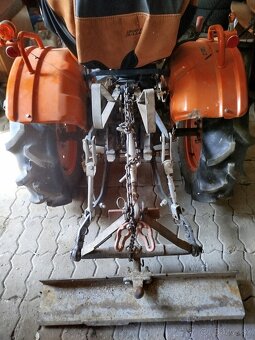Kubota B7001 - 5