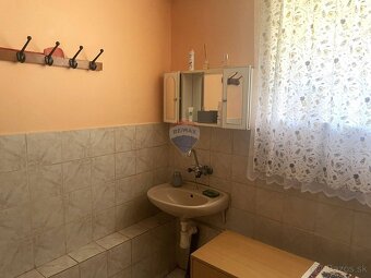 REZERVOVANÉ Starší dom na rekonštrukciu v malebnej obci Puka - 5