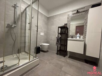 Veľký 96 m2 2 izbový byt s garážovým státím Topoľčany Centr - 5