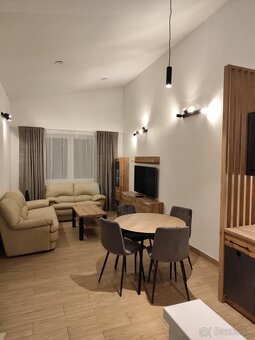 Pekný 3-izbový byt v tichej lokalite s terasou a parkovaním - 5