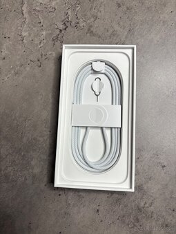 Predám úplne nový iPhone 16e - 5