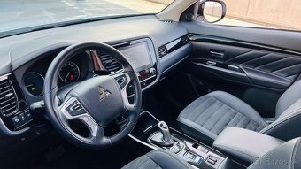 Mitsubishi Outlander PHEV - 5