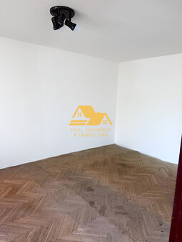 Predám 2 izbový byt s balkónom pri centre v Nových Zámkoch - 5