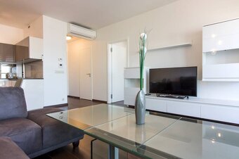 PRENÁJOM - 2 - izbový nadštandardný byt, Panorama city, BA I - 5