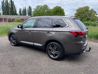 Mitsubishi Outlander 2.2 DI-D 4x4 A/T. 7 miestne. - 5