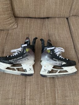 Predám korčule bauer vapor hyperlite 2 - 5