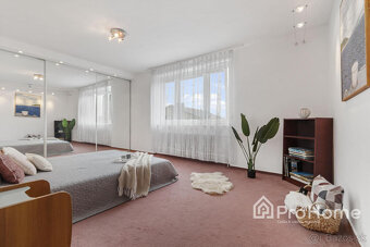 Priestranný a vzdušný rodinný dom vo Veľkej Pake - 5