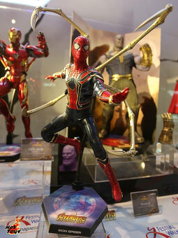 Iron spider Hot Toys MMS482 - 5