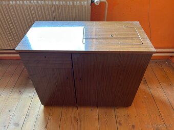 Predám šijací stroj Veritas so stolíkom – plne funkčný - 5