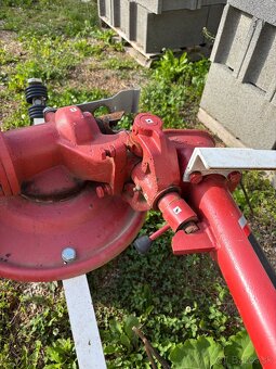 Rozhrabovač na seno KUHN GF440M - 5