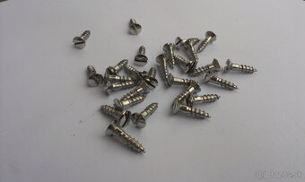 sada skrutiek na uchytenie dverí škoda 1000MB a škoda 110r - 5