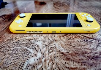 Nintendo Switch Lite - 5
