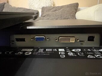 Predam 27 palcovy monitor znacky HP - 5